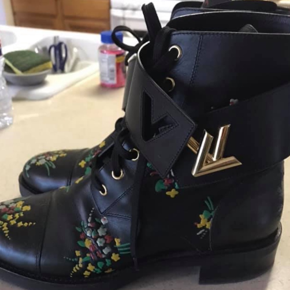 Limited Edition Black LV boots US 9.5 - Picture 2 of 6